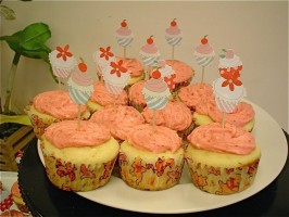 Vanilla Cupcakes with Strawberry Buttercream