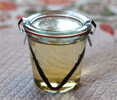 Homemade Vanilla Extract via The Naptime Chef