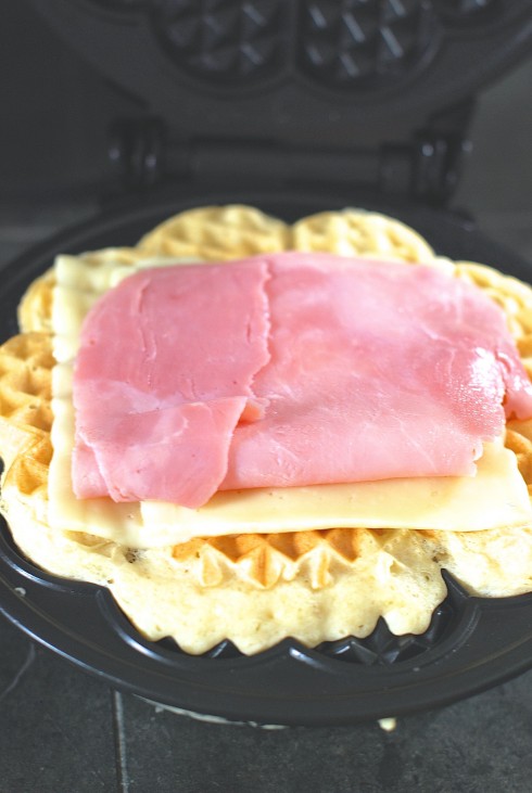 Arla Dofino Havarti Waffle 2